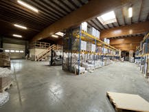Magazijn (1.450 m²) met kantoren (591 m²) te huur in Zulte