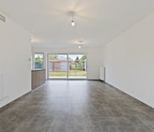 Instapklare woning met carport te koop in centrum Eeklo