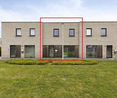 Instapklare woning met carport te koop in centrum Eeklo