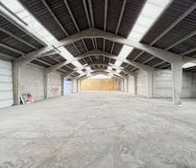 Loods van ongeveer 845 m² te huur te Izenberge ( Alveringem)