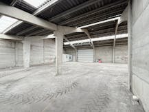 Loods van ongeveer 845 m² te huur in de omgeving van Veurne.