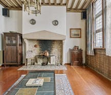 Karaktervol herenhuis met houten gevel te koop in Brugge