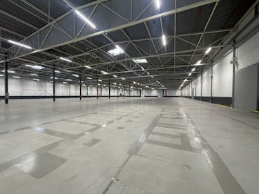 Magazijn (8.814 m² ) te huur bij afrit E17 te Zele