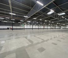 Magazijn (8.814 m² ) te huur bij afrit E17 te Zele