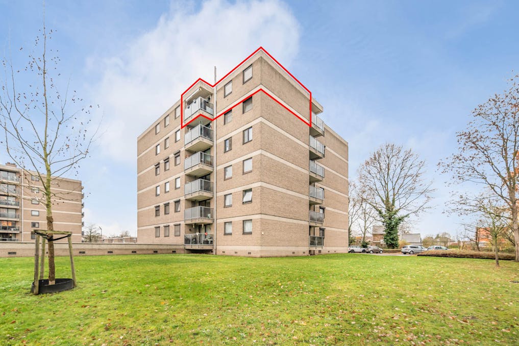 Instapklaar penthouse met 2 slaapkamers en autostandplaats in Hasselt
