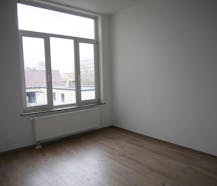MONTGOMERY : Spacieux appartement d'une chambre (90 m²) avec jardin.