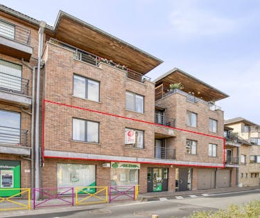 Ruim en lichtrijk appartement te koop in hartje Rumbeke