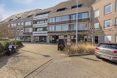 Commercieel pand te huur in het centrum van Sint-Kruis