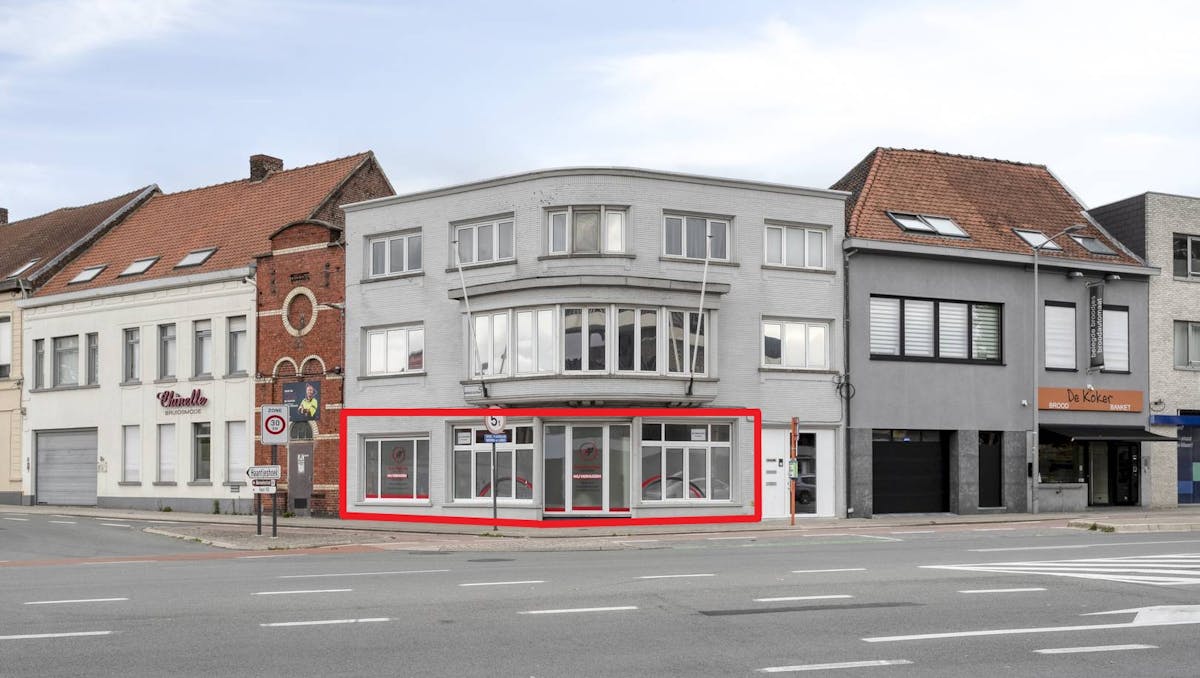 Handelspand van ca. 120m² te koop in Kortrijk.