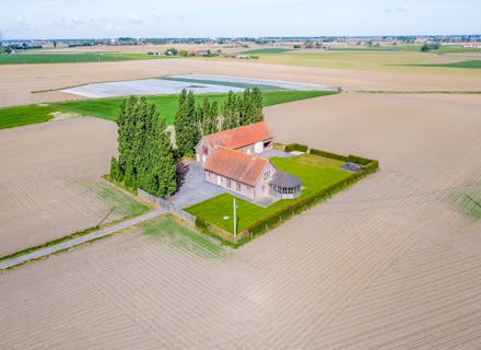Landelijk gelegen woning te koop met bijgebouw op 2.500m² in Zonnebeke