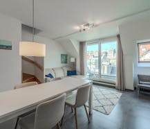 Lichtrijk duplex appartement aan de Zeedijk te Westende!