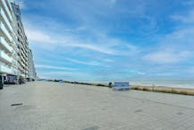 Lichtrijk duplex appartement aan de Zeedijk te Westende!