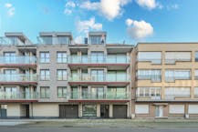 Lichtrijk duplex appartement aan de Zeedijk te Westende!