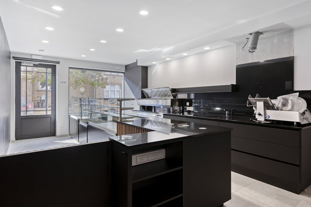 Handelspand van ca. 62 m² met woonst in centrum Lauwe