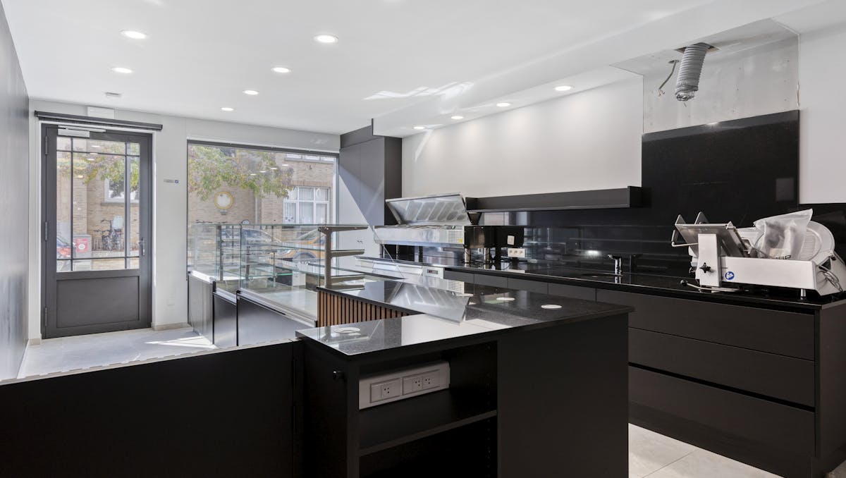 Handelspand van ca. 62 m² met woonst in centrum Lauwe