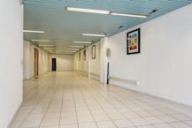 Handels- en kantoorruimte op toplocatie in winkelstraat in Boom