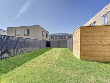 Gelijkvloers BEN-appartement met tuin te huur op Linkeroever