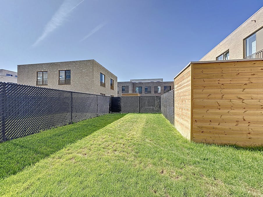 Gelijkvloers BEN-appartement met tuin te huur op Linkeroever