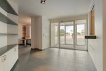 Magazijn met kantoor te koop in Ooigem