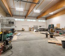 Magazijn met kantoor te koop in Ooigem