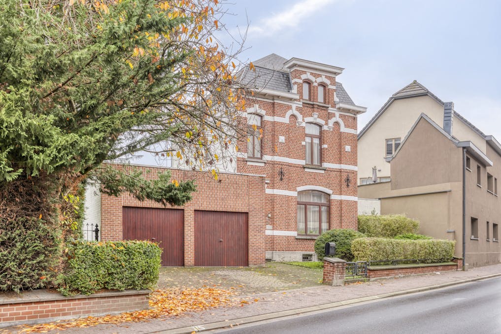 Charmante herenwoning met garage en tuin in het hartje van Ternat