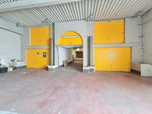 Ruim magazijn (ca. 573 m²) vlakbij de R4 en R40 te Gent