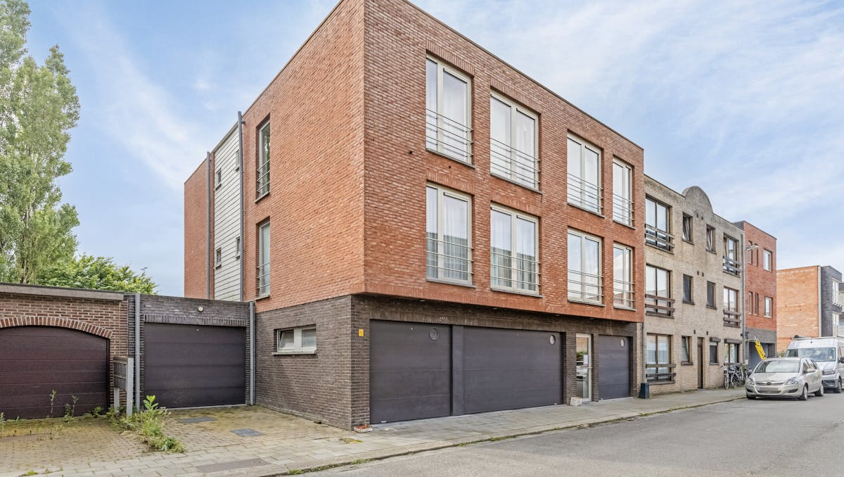 Opbrengsteigendom met 6 appartementen in Boom