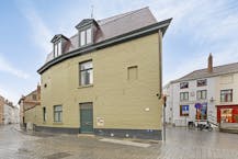 Opbrengsteigendom bestaande uit handelsgelijkvloers en 4 appartementen te Brugge