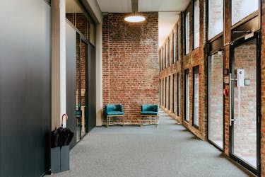 Kantoor van ca. 178m² te huur in Kortrijk