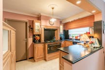 Ruime gezinswoning met 4 slaapkamers op 13 are