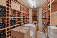 Opbrengsteigendom bestaande uit handelsgelijkvloers en 4 appartementen te Brugge