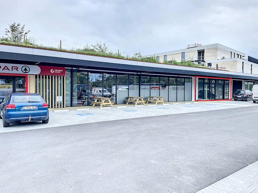 Nieuwbouw handelsruimte te huur (533 m²)  te Veurne
