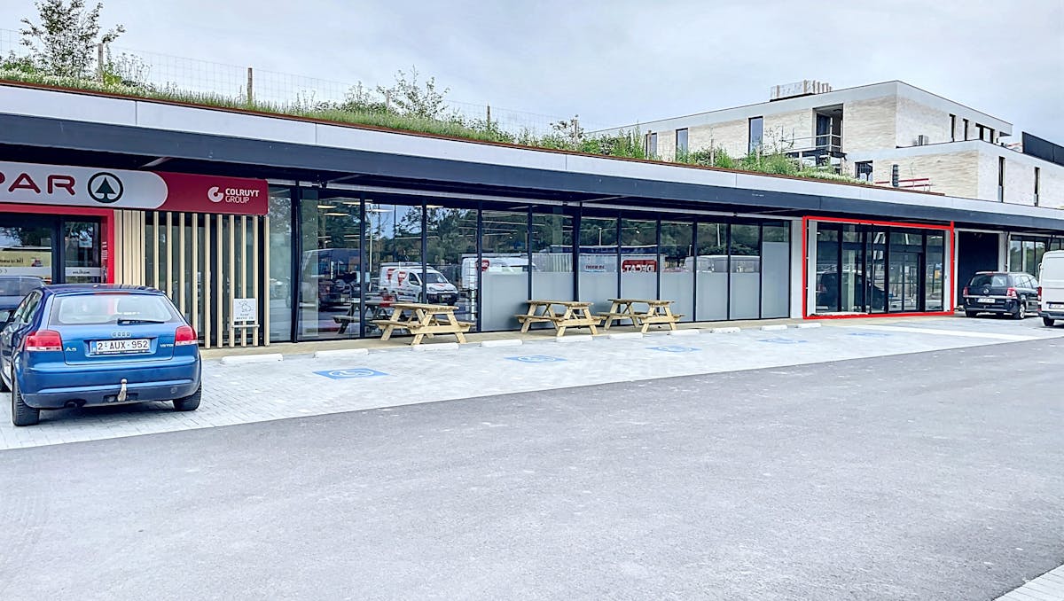 Nieuwbouw handelsruimte te huur (533 m²)  te Veurne