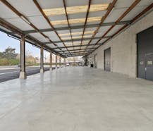 KMO-unit van 240 m² te huur in Kuurne