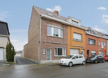 - VERKOCHT - Gezinswoning met 3 ruime kamers te koop in Gentbrugge