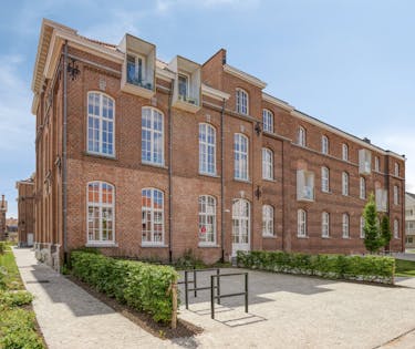 Handelsgelijkvloers/ kantoor in Peterseliestraat in Brugge