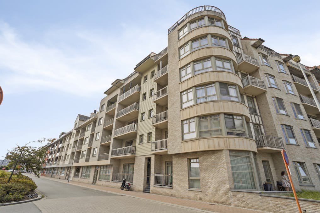 Appartement moderne au rez-de-chaussée avec grande terrasse et jardin d'agrément