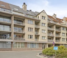 Appartement moderne au rez-de-chaussée avec grande terrasse et jardin d'agrément
