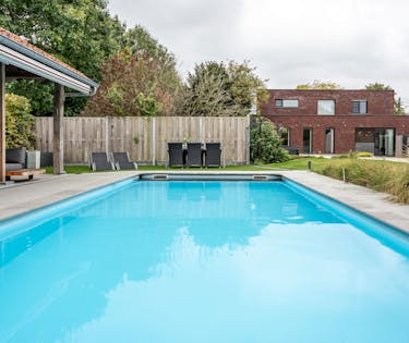 Moderne villa met zwembad en atelier te koop in Evergem