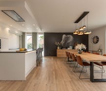 Moderne villa met zwembad en atelier te koop in Evergem