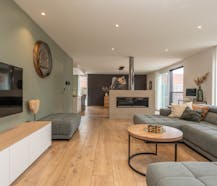 Moderne villa met zwembad en atelier te koop in Evergem