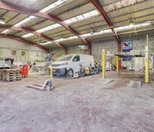 Polyvalente eigendom op commerciële ligging in Hooglede