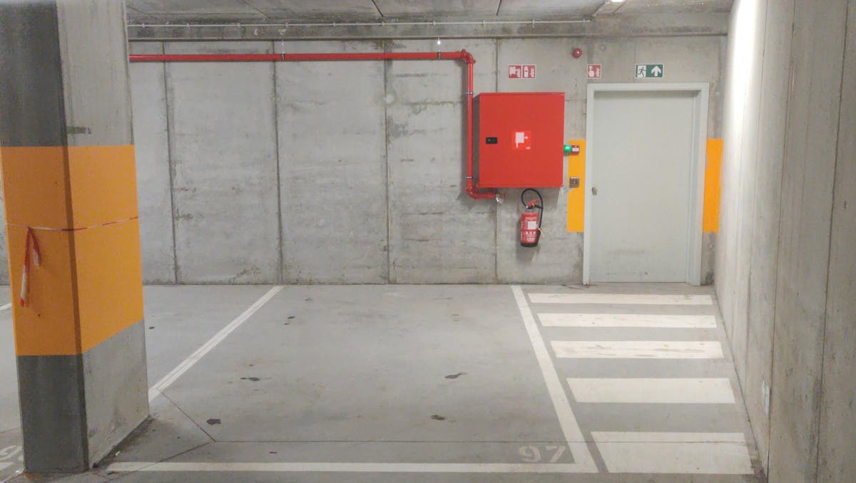 Beveiligde staanplaats in het nieuwe project Riva