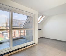 Ruim energiezuinig appartement met garage te Elversele