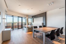 Volledig ingerichte kantoorruimte te huur in het prestigieuze Botta-gebouw, te Genk