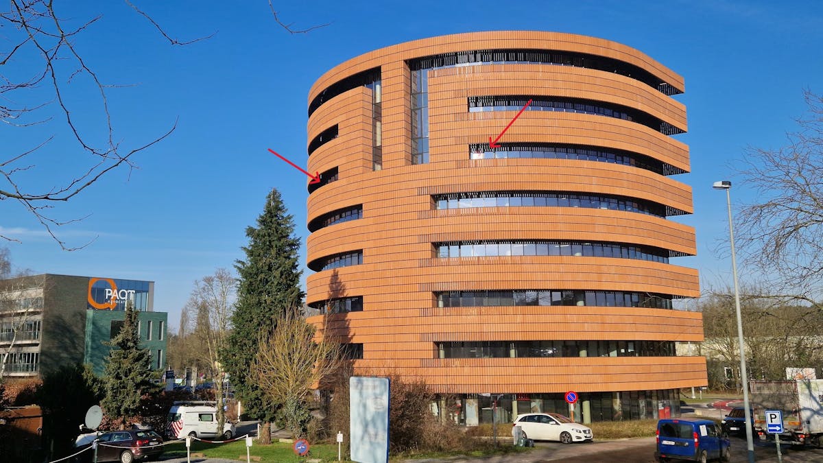 Volledig ingerichte kantoorruimte te huur in het prestigieuze Botta-gebouw, te Genk