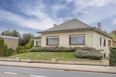 Ruim te renoveren huis te koop in Harelbeke 