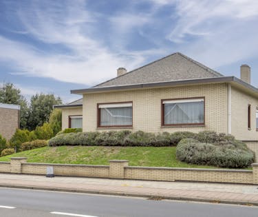 Ruim te renoveren huis te koop in Harelbeke