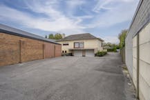 Ruim te renoveren huis te koop in Harelbeke 