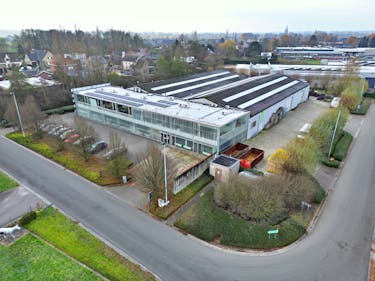 Instapklaar kantoor (ca. 500 m²) te huur te Oostkamp.